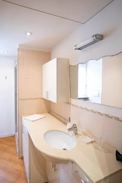 V12 Apartments - Alfieri 2A