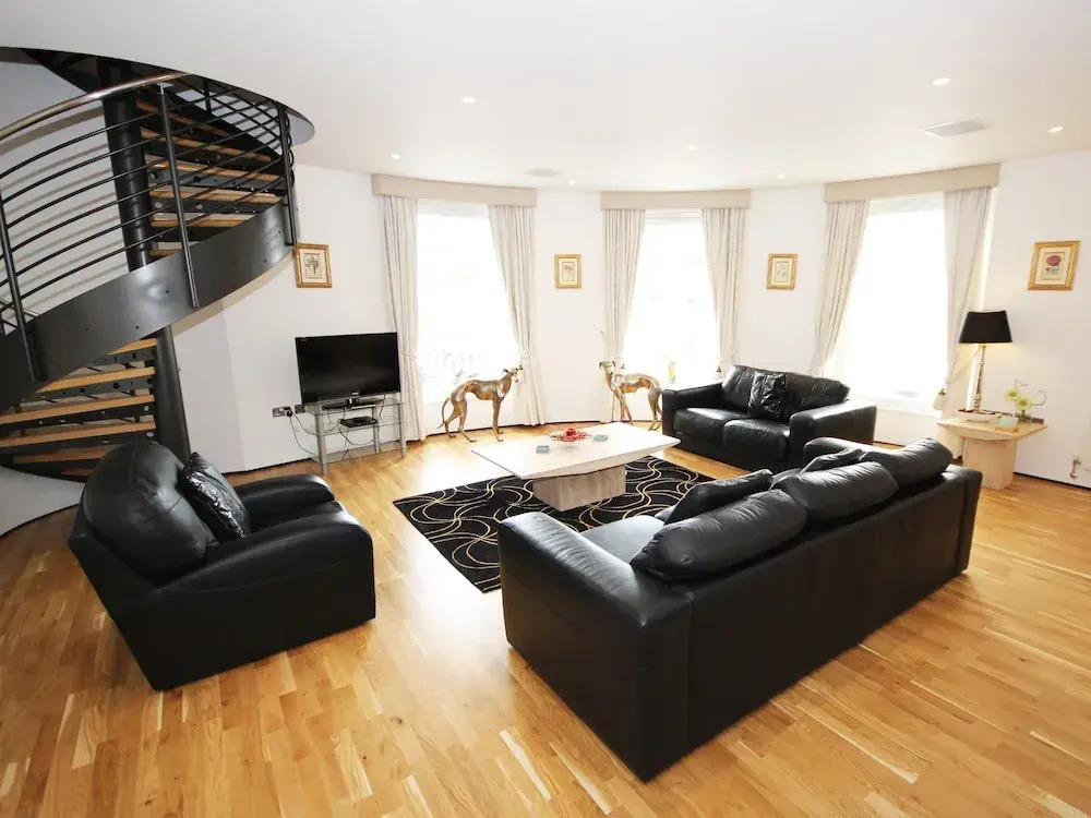93a Grey Street Apartments
