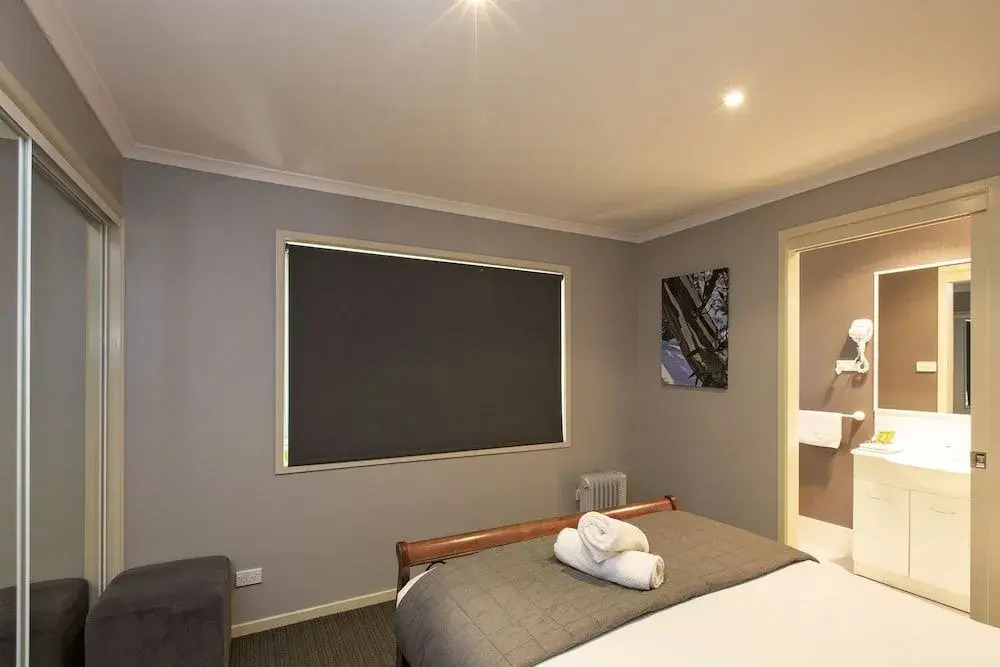 Acacia 2 - Modern 3BR Townhouse l Bath l WiFi l BBQ l Foxtel