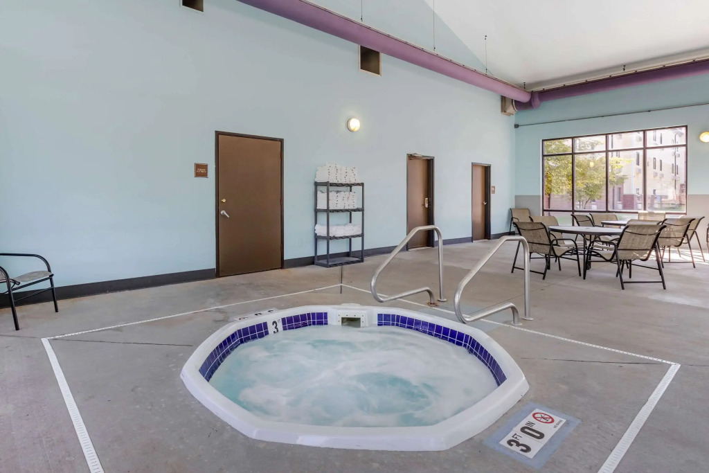 Econo Lodge Inn & Suites Des Moines Fairgrounds Area