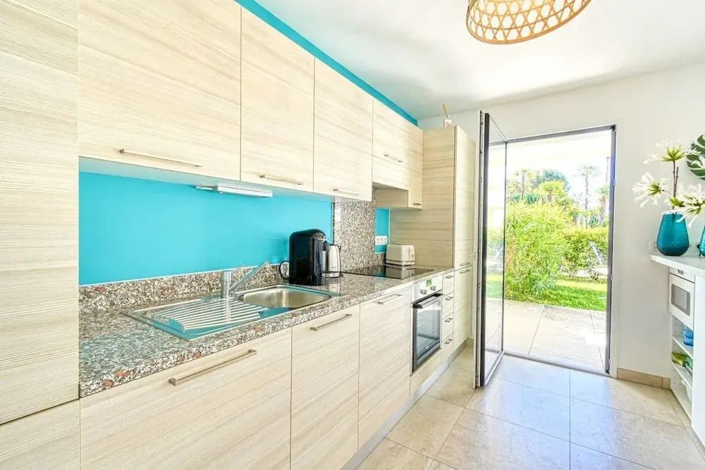 Nice Apartment With Private Garden, Pool & Parking