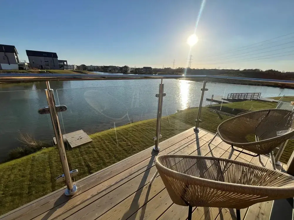 Still Waters Lakeside Retreat w t hot tub Slps 14