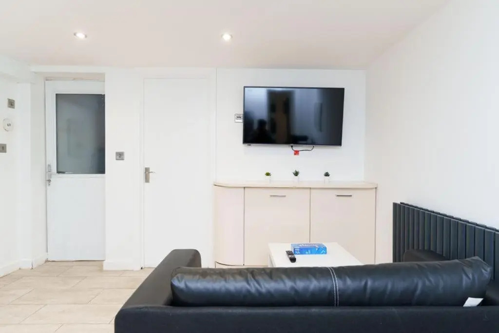 Am to Pm Apartments