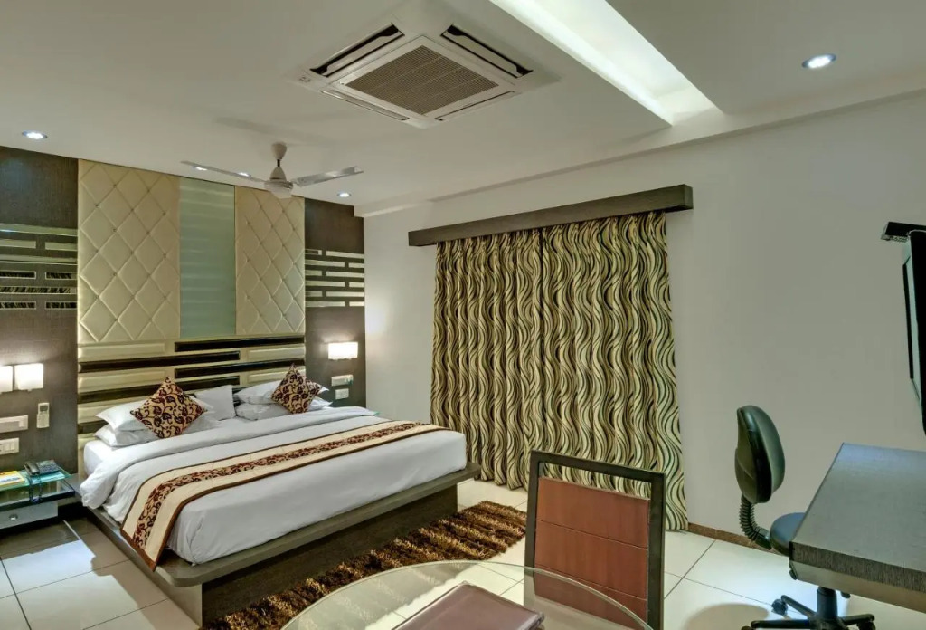 Pearl Hotel & Banquets