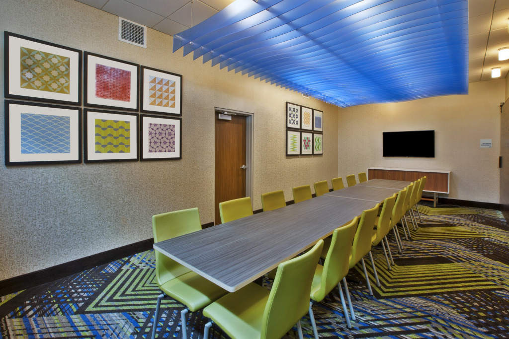 Holiday Inn Express and Suites South Hill by IHG