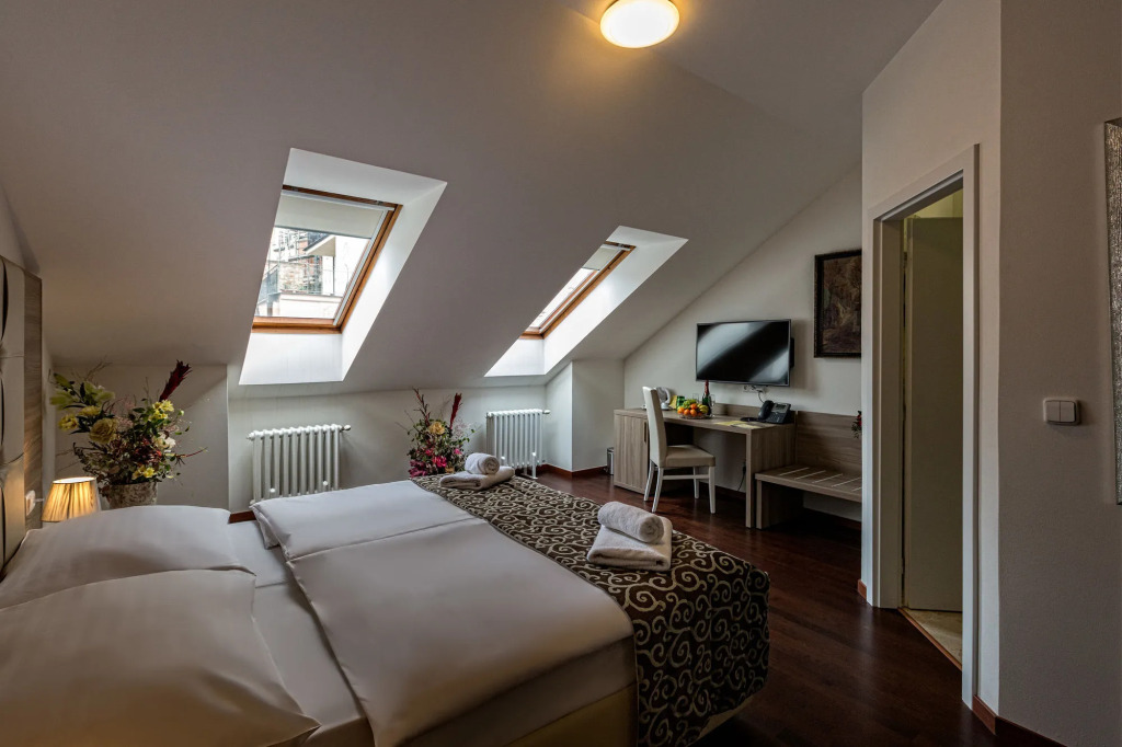 Triplex Kings Apartment in Old Town