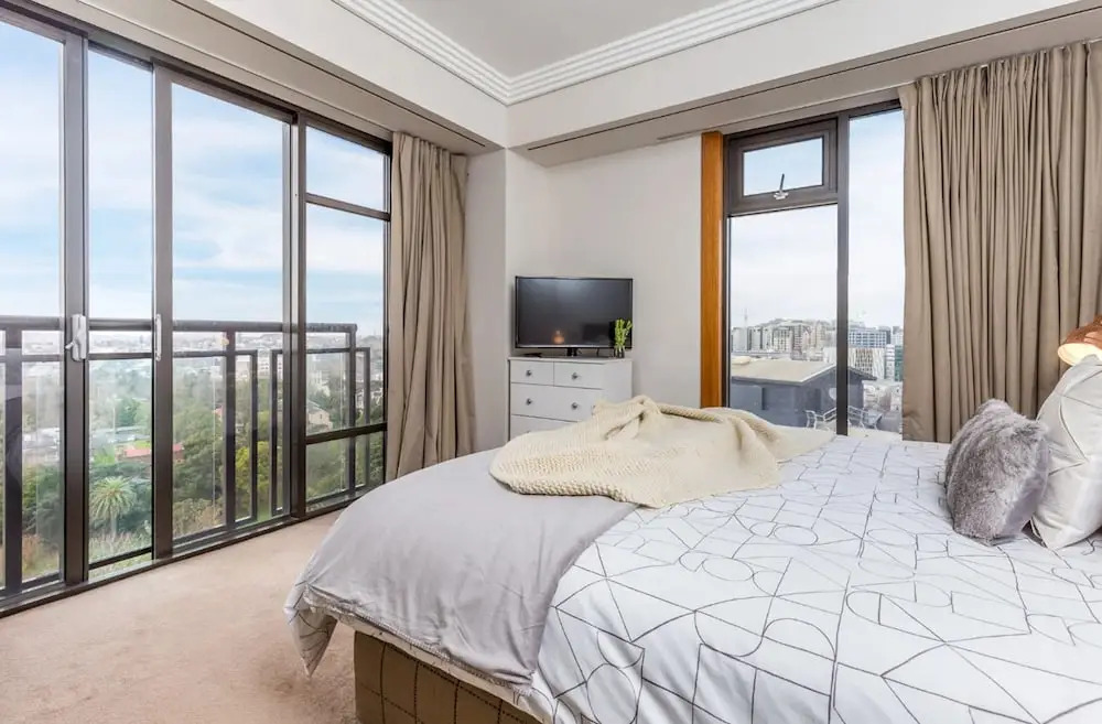 Metropolis 25th Floor with Balcony