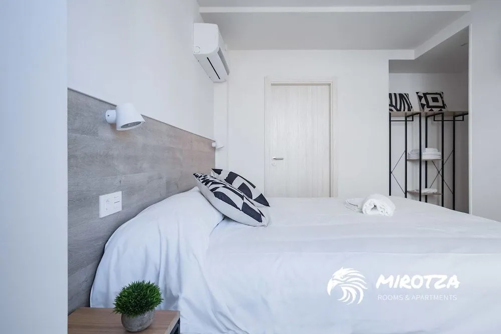 MIROTZA ROOMS AND APARTMENTS