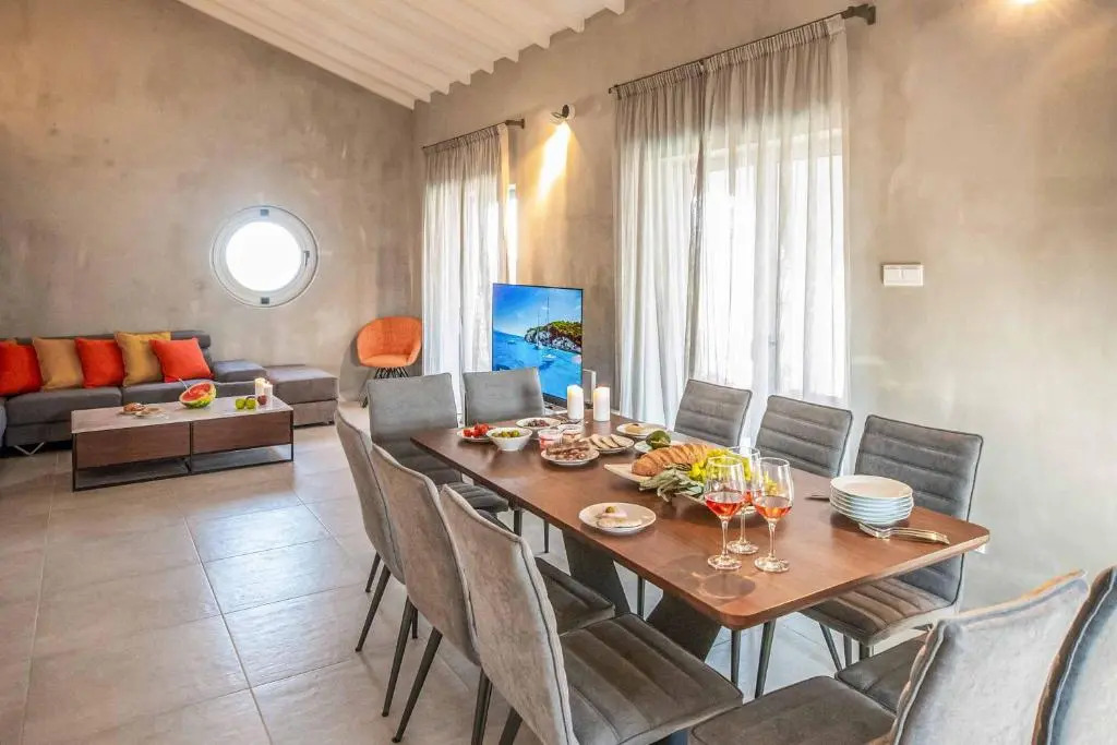 Protaras Art House Seviews