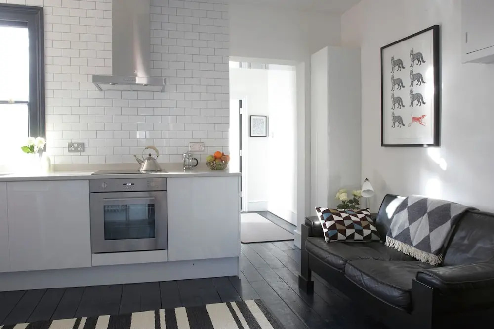 2 Bedroom Top Floor Apartment in Islington