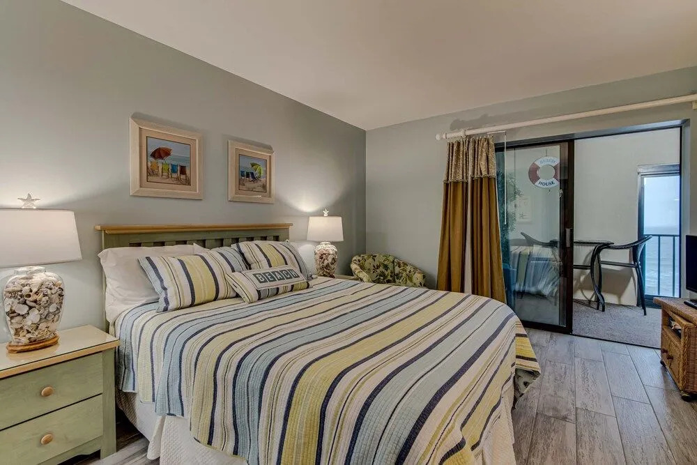 Gulf Tower 8b 2 Bedroom Condo by RedAwning