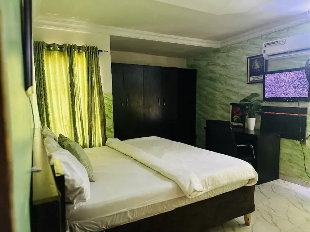 The Autograph Basics Hotel