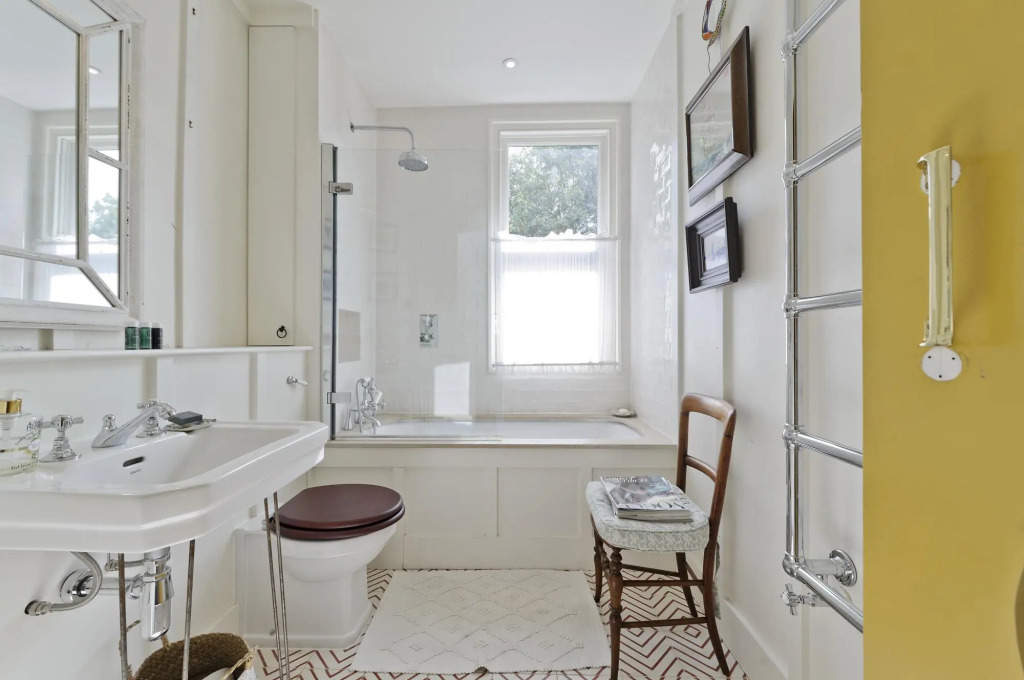 Delightful Apartment in Brackenbury Village Near Hammersmith by Underthedoormat