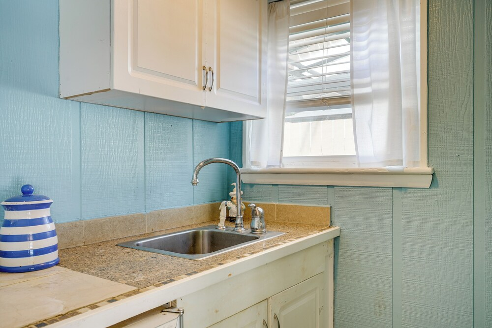 4 Mi to Downtown Chattanooga: Vibrant Studio