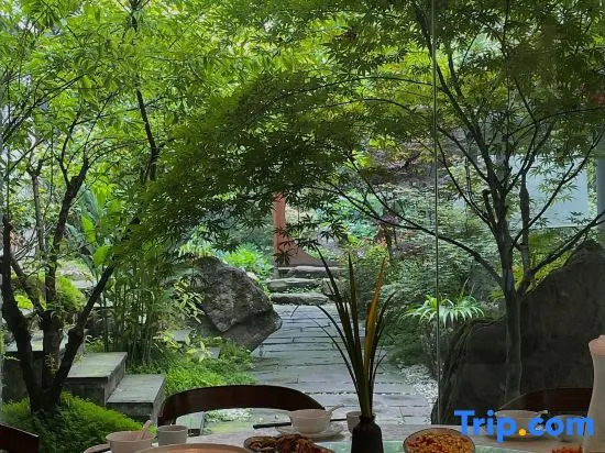 Xunyin Forest Hot Spring Homestay