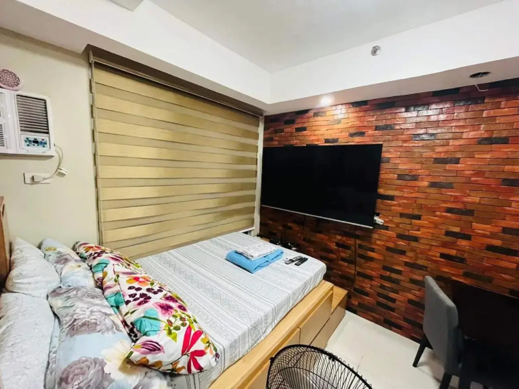 Sunshine100 Studio+65'TV+POOl+Wifi30MBPS