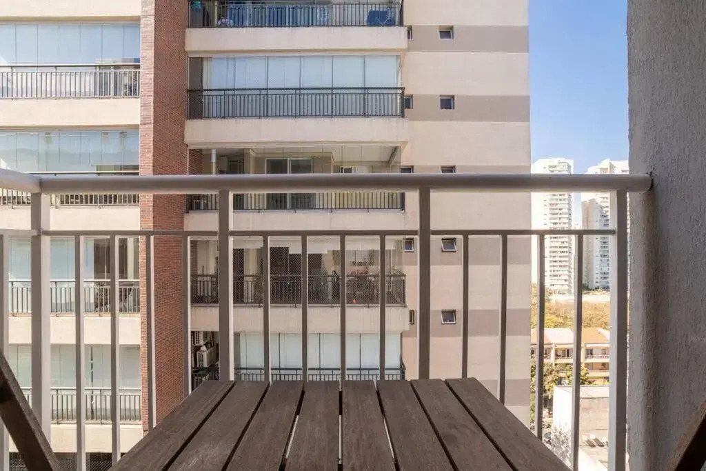 BHomy Bela Vista Moderno com varanda Y804B