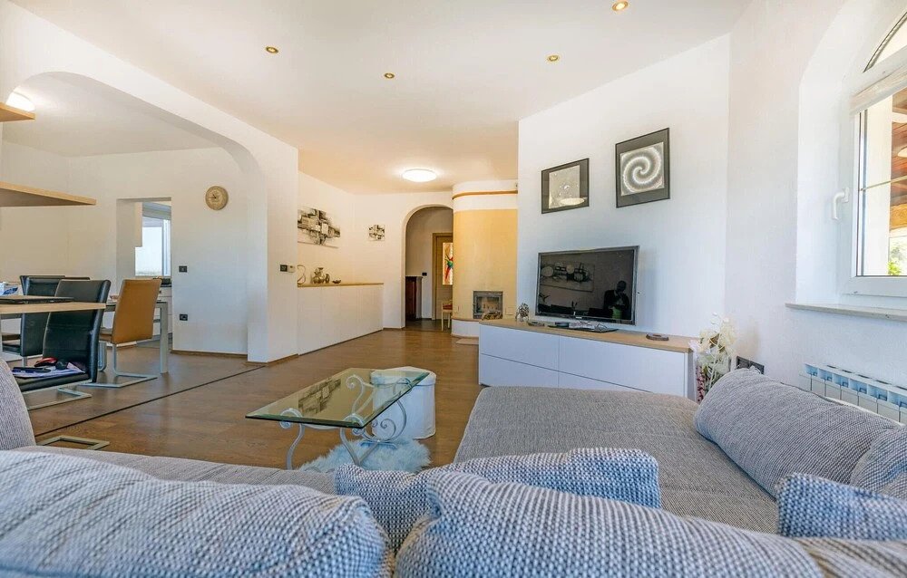 Awesome Home in Pobegi With 3 Bedrooms, Wifi and Outdoor Swimming Pool