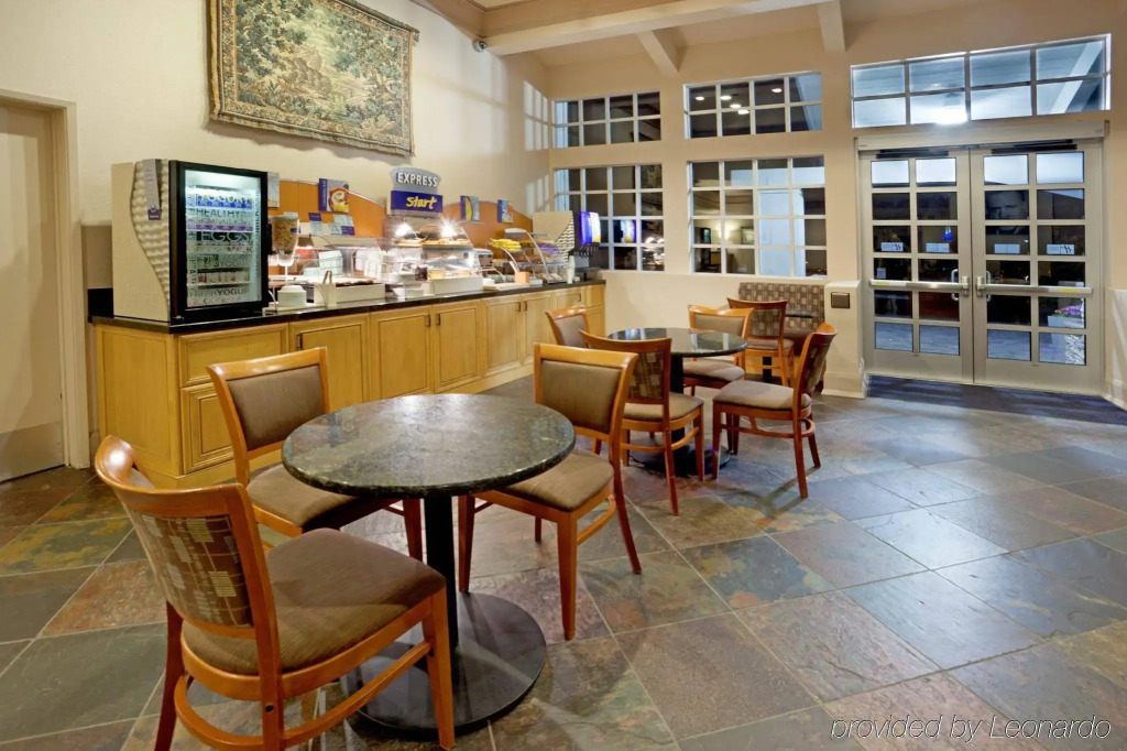 Holiday Inn Express Monterey - Cannery Row by IHG