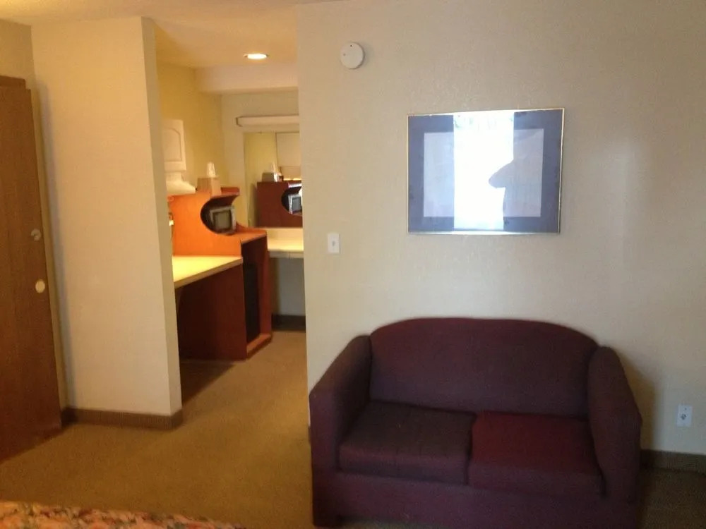 Woodridge Inn and Suites