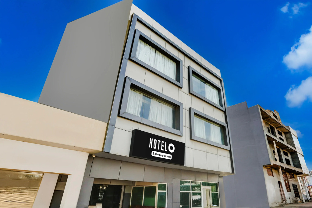 Hotel O by OYO Lohgarh Road Zirakpur Formerly JB Plaza