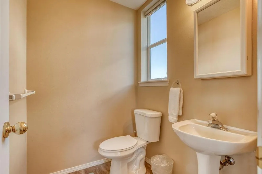 Cozy Gathering Space and Sparkling Amenities - Charming Seaside Haven