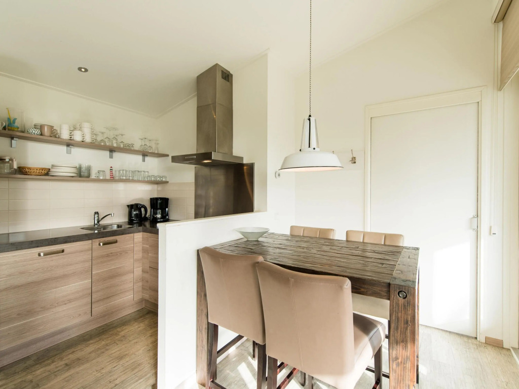 Nice, 2 Bathroom Lodge With Dishwasher, Near the Sea
