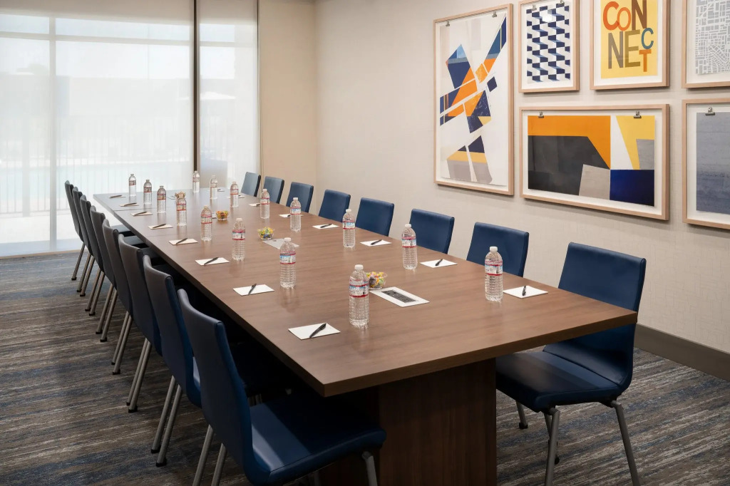 Holiday Inn Express & Suites Fresno Airport by IHG