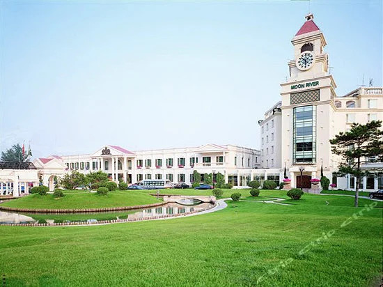Moon River Puyue Hotel