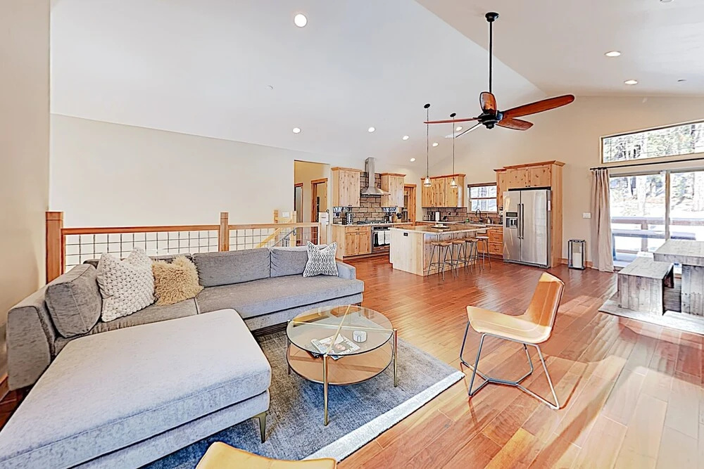 Lavish New-build: Private Hot Tub & 2 Living Areas 4 Bedroom Home
