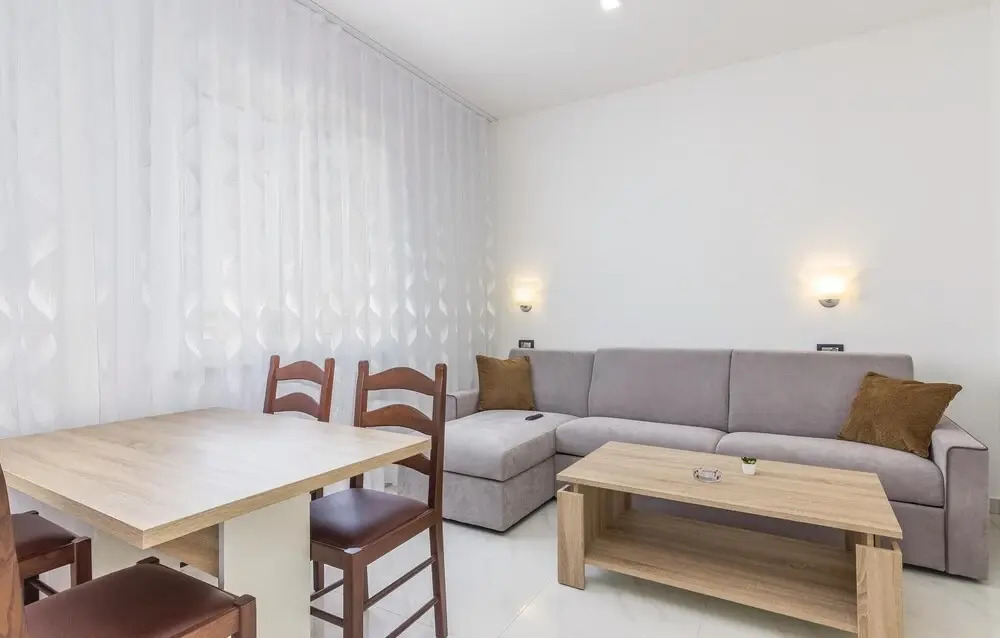 Beautiful Home in Funtana With Wifi and 2 Bedrooms