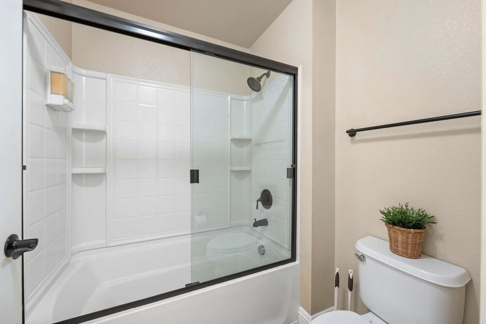 Luxury 2BR 2BA Apartment With Pool Gym Theater
