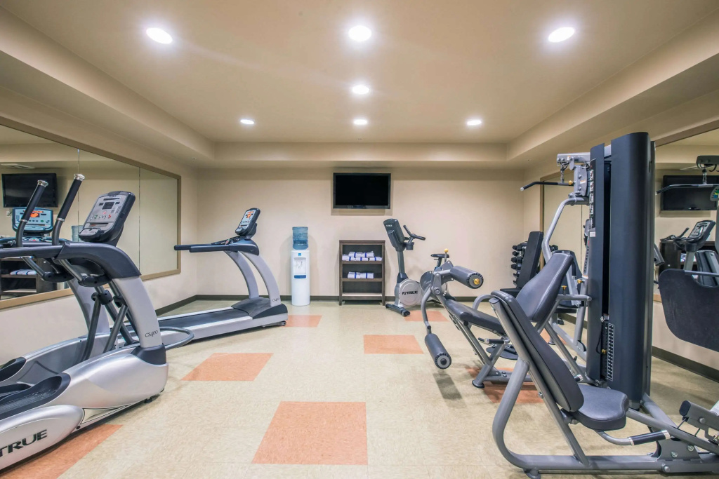 Clarion Hotel & Suites Williston