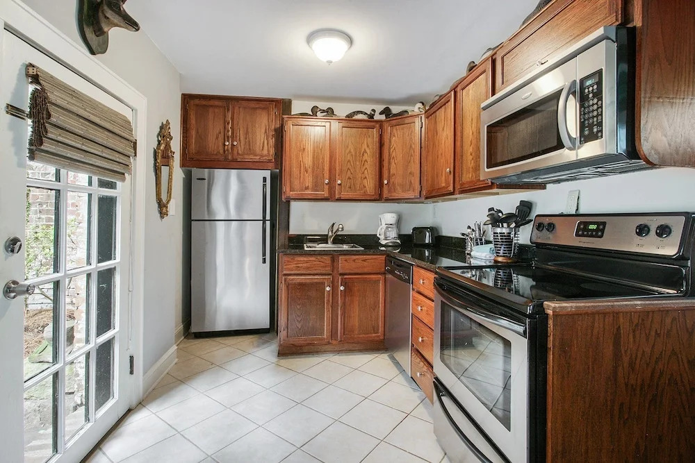 Carriage Unit 4 - 1 Br Apts