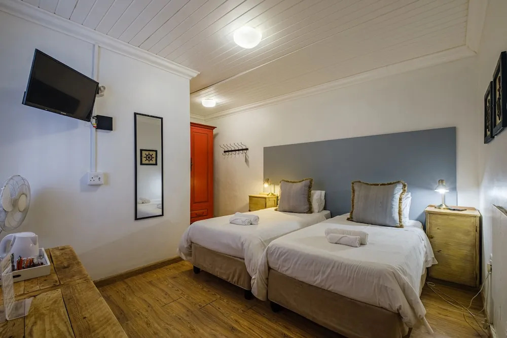The Cottage Collection Paternoster