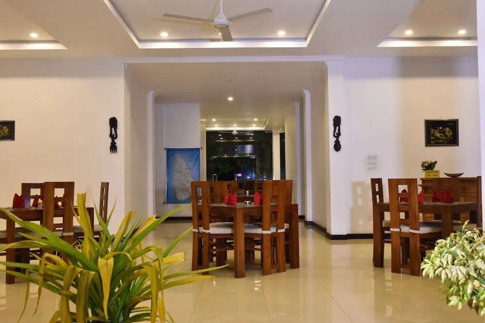 Lochana Beach Hotel