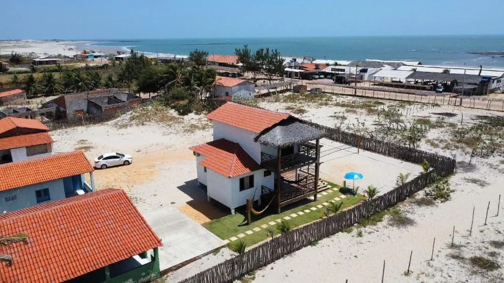 Bangalô de 2 pisos com piscina e vista para o mar na melhor localização da Praia de Maramar