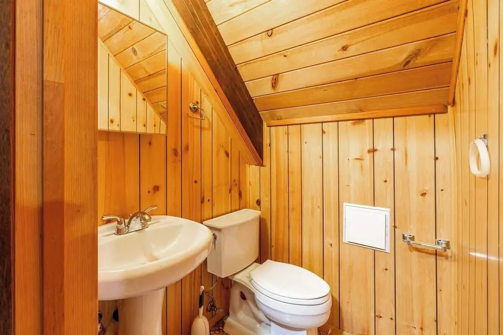 Cozy Tahoma Cabin in the Pines Sleeps 6 + Pets