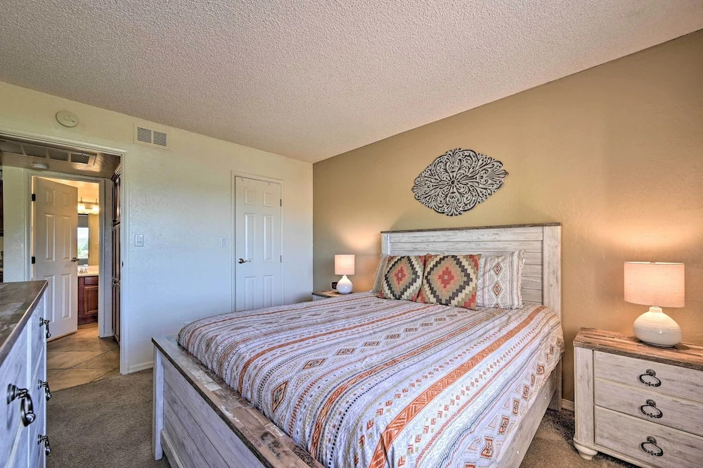 South Sedona Condo w/ Pool Access - Walk to Shops!