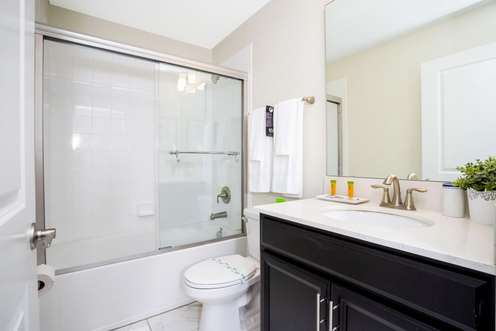 Luxurious Single Family Home w Pool Close to Disney 1568M