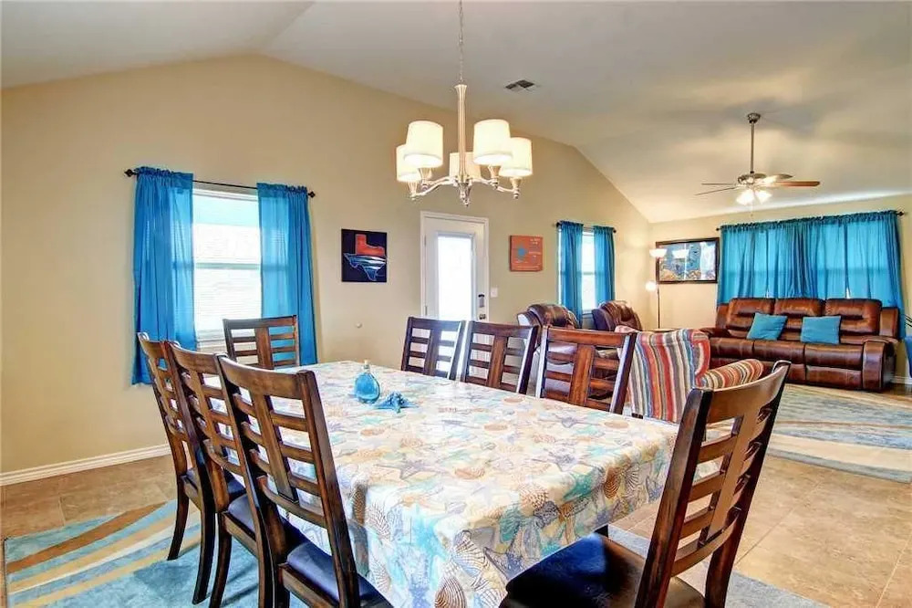 Dolphin House 3 Bedrooms 3 Bathrooms Home
