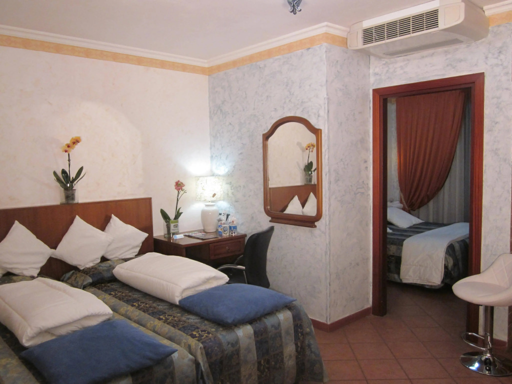 EURO HOUSE INN airport