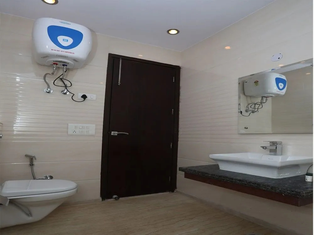 OYO 10960 Hotel Royal India