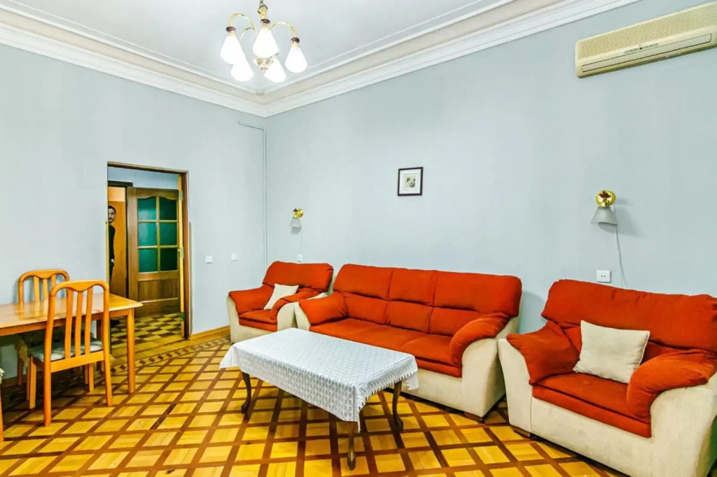M Estate. Targovu. Nizami Street 4 room. (021).