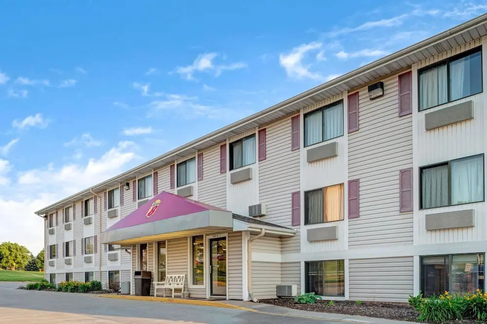 Super 8 By Wyndham Omaha I-80 West
