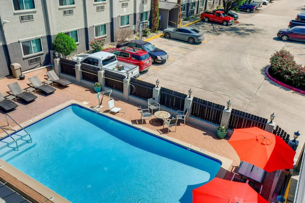 Orangewood Inn and Suites Midtown