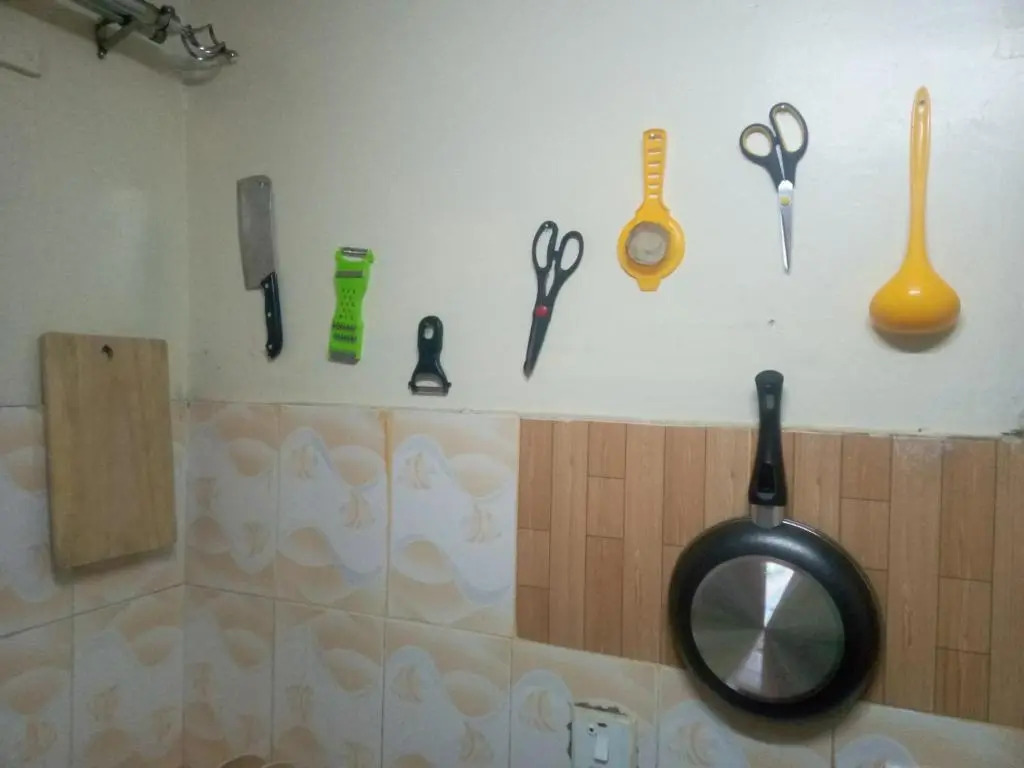 1 BD TRM Drive. WiFi & DSTV. Spacious & Quiet. Discrete location. Flowing Water & Reliable Power.