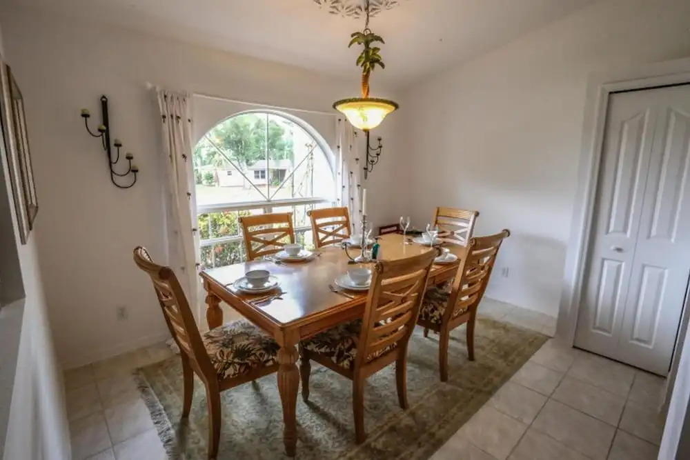 9817 Tonya Ct