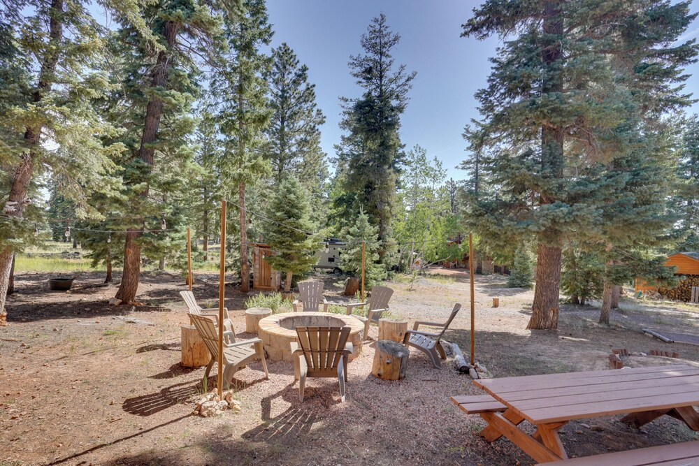 Spacious Duck Creek Village Cabin w/ Hot Tub