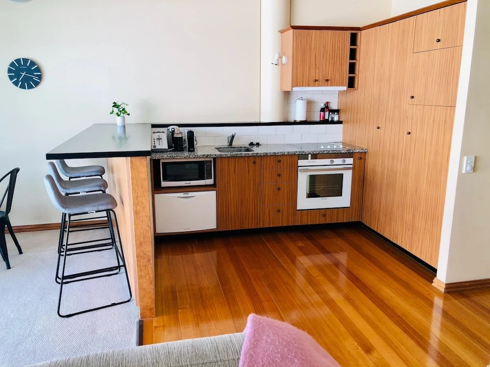 Seaview Waterfront Hotel Apt